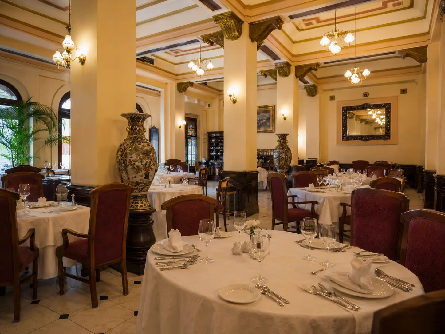 Fachada del Hotel Plaza La Habana